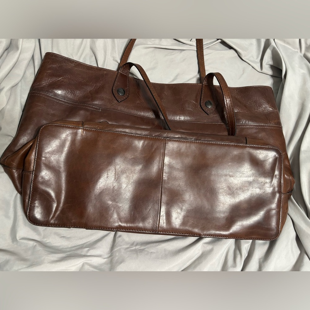 Frye Rich Brown Leather Melissa Traveler Weekend Tote with luggage handle sleeve - Picture 3 of 9